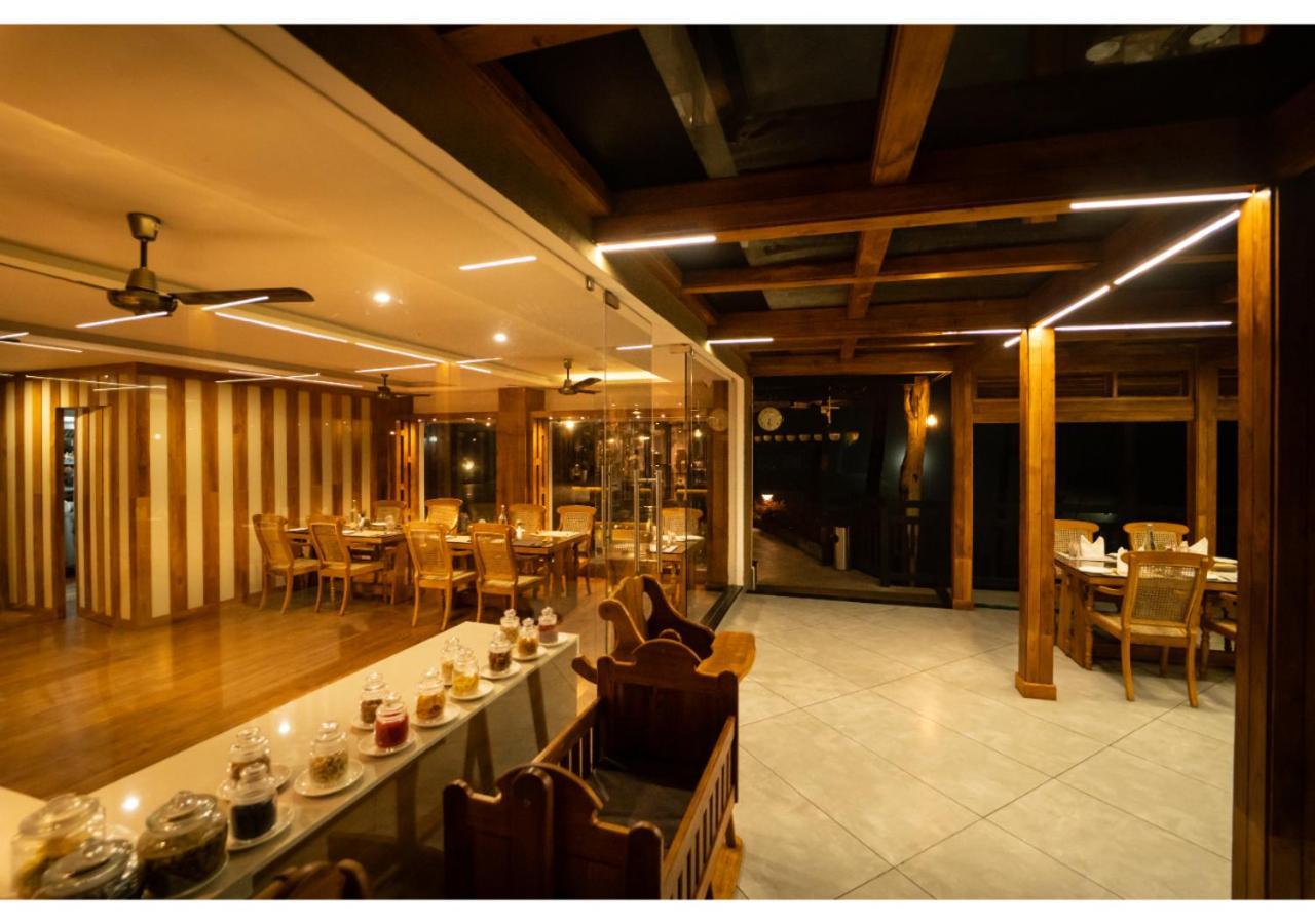 Chandys Drizzle Drops - Station Resort 5*